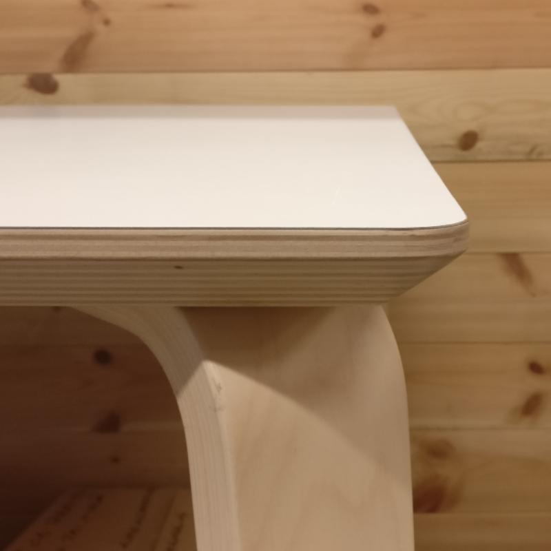 Kodinomaiset ja kestävät ruokailupöydät apupöydät ja tarjoiluvaunut. Esteettömät ruokapöytämme soveltuvat erinomaisesti myös pyörätuolikäyttöön. Oivapalvelut.fi