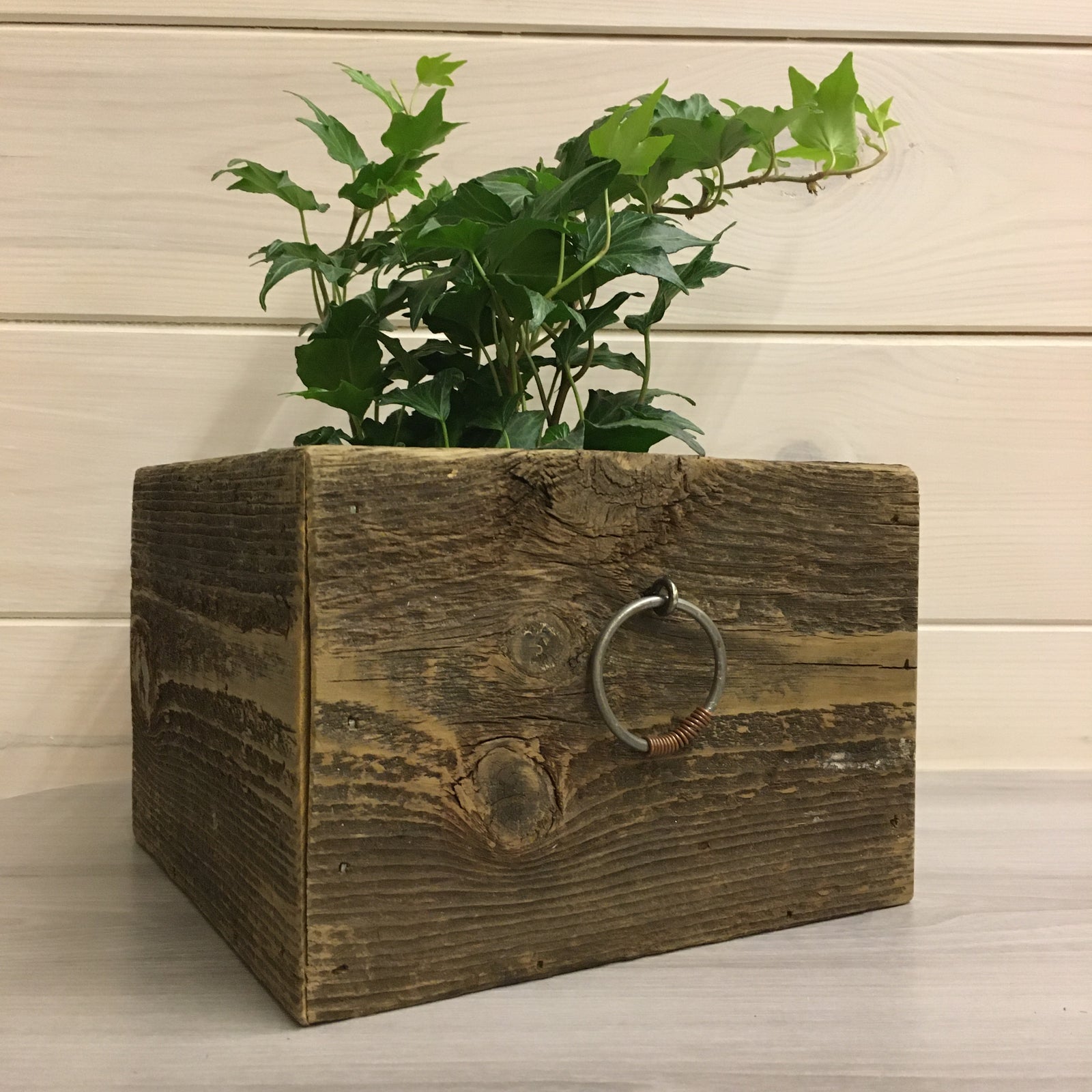 Sisustuslaatikko aitoa, vanhaa puuta. Kotimainen tuote.