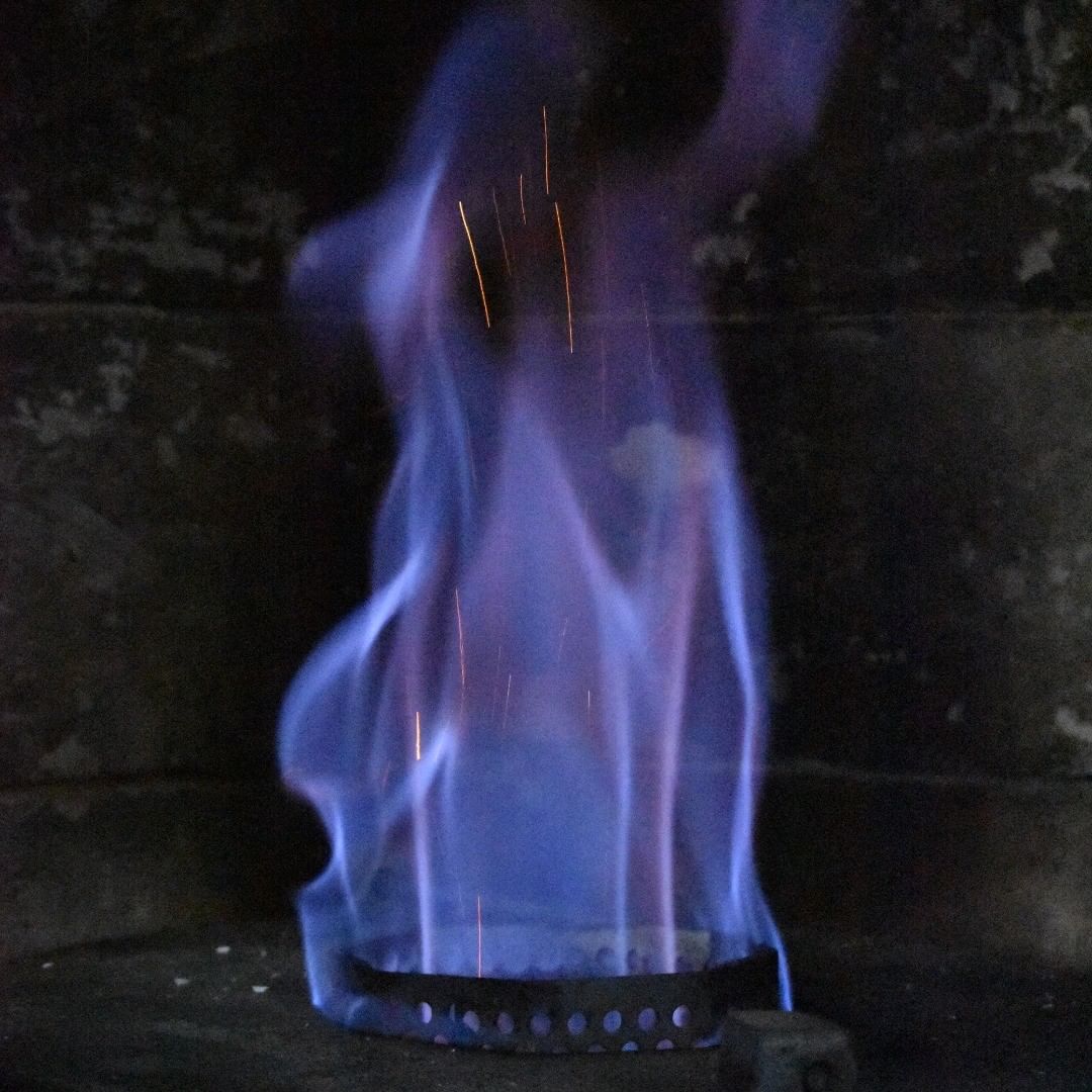 Hybridipolttimet takkaan polttopuulle ja pelletille