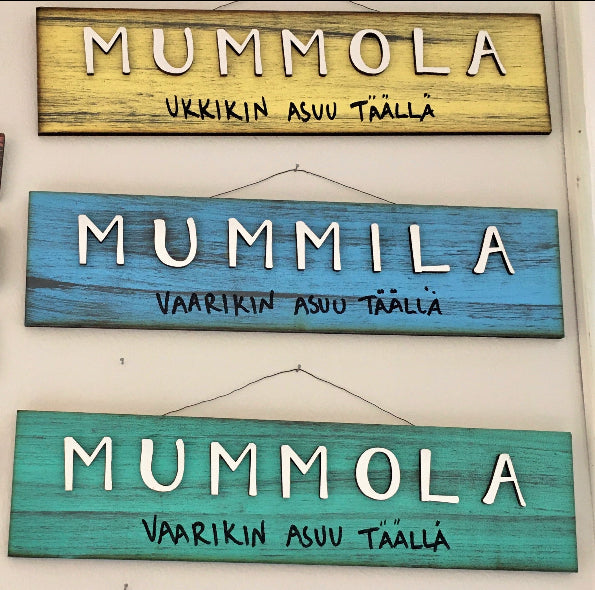 Mummola-kyltti tekstillä, useita erilaisia