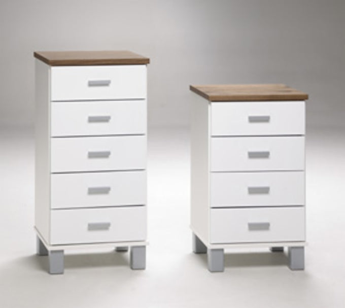 OIVAPALVELUT Kotimainen OSMO LIPASTO on saatavilla useana eri kokovaihtoehtona ja erilaisissa väriyhdistelmissä. Kodinomaiseen OSMO sarjaan kuuluu valikoima erilaisia lipastoja, kaappeja, senkkejä, avohyllyjä, tasoja ja vitriinejä.