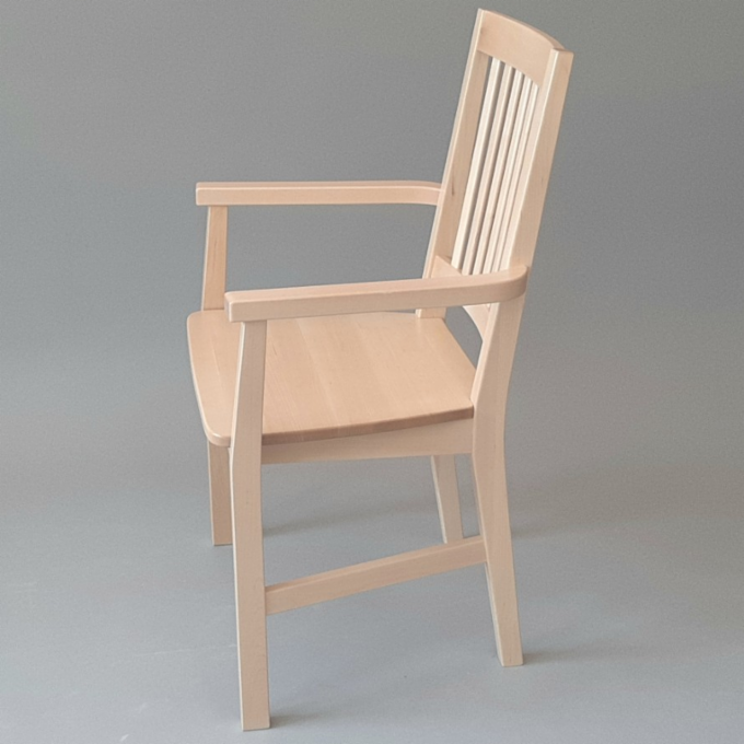 OIVAPALVELUT. OIVA TUKITUOLI, SENIORITUOLI. KOLME ISTUINKORKEUTTA JA KYMMENIÄ VÄRIYHDISTELMIÄ. SAATAVISSA MYÖS KOSTEUSSUOJATTU ANTIBAKTEERINEN VERHOILU.